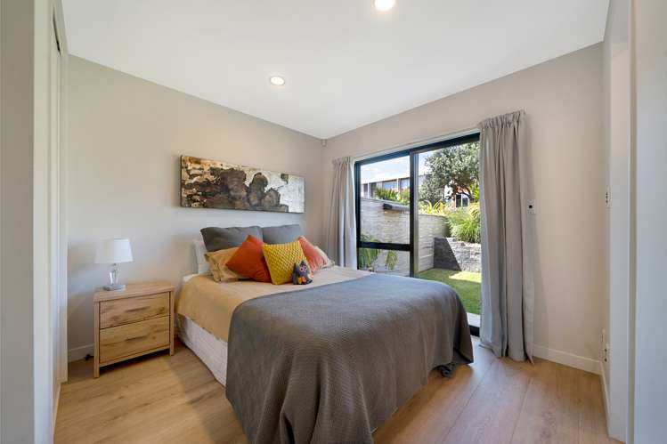 8 Meritage Lane Te Atatu South_12