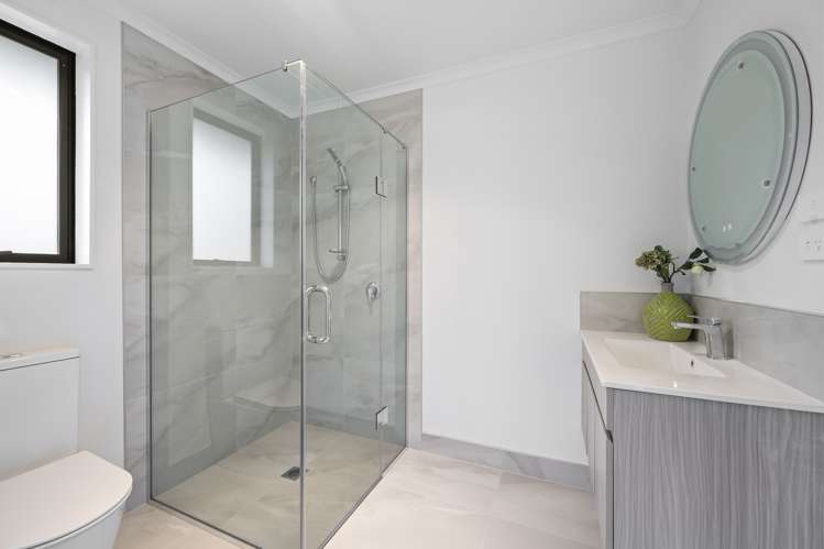 15 Lloyd Crescent Pukehangi_9