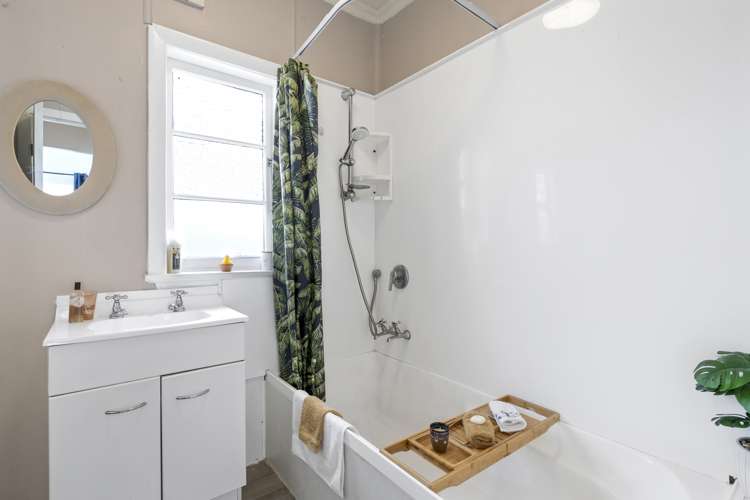 42 Lincoln Avenue Tawa_10