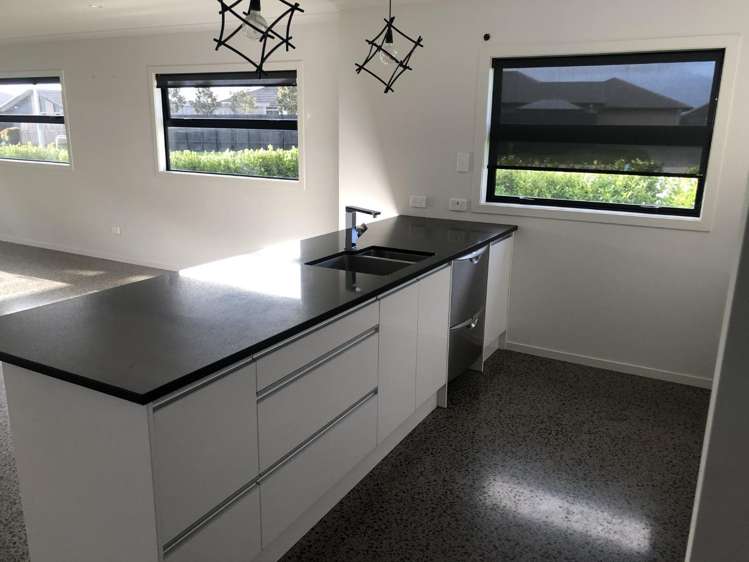 65 Featherstone Drive 2743_7