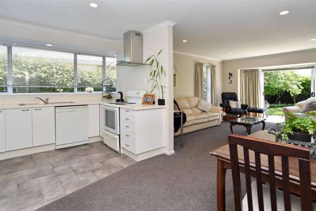 2/35 Lowry Avenue Redwood_3