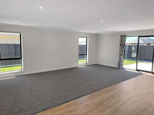 44 Geoff Geering Dr Netherby_2