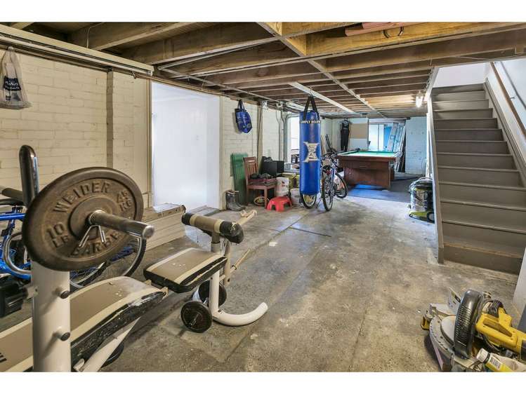 77 Royal Road Massey_18