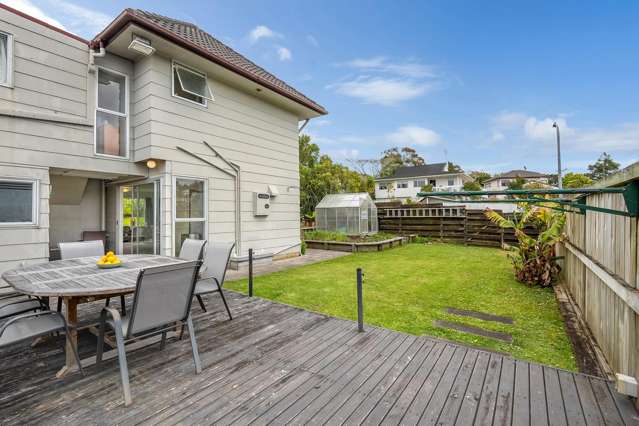 Flexible Living on Sunny Corner Spot