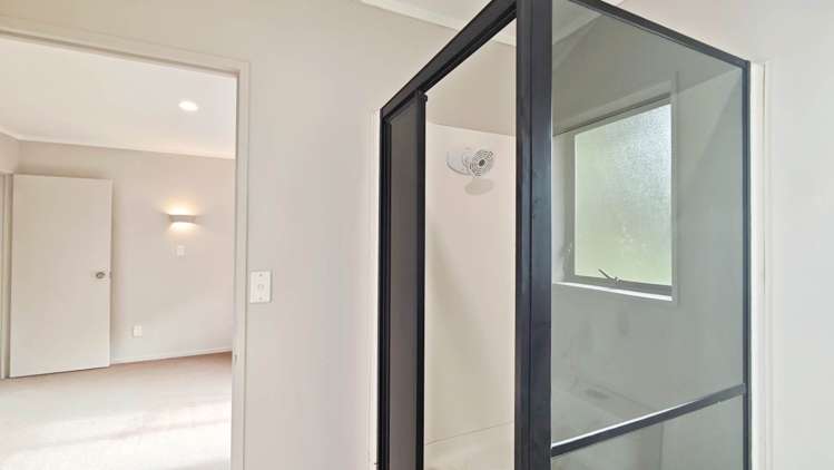 Topliss Drive Northcross_12