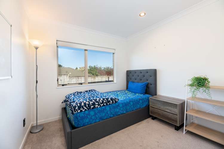 55 Helleur Road Massey_16