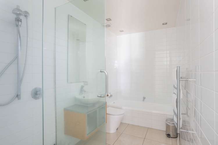 5/2 Lowell Place Waipahihi_10