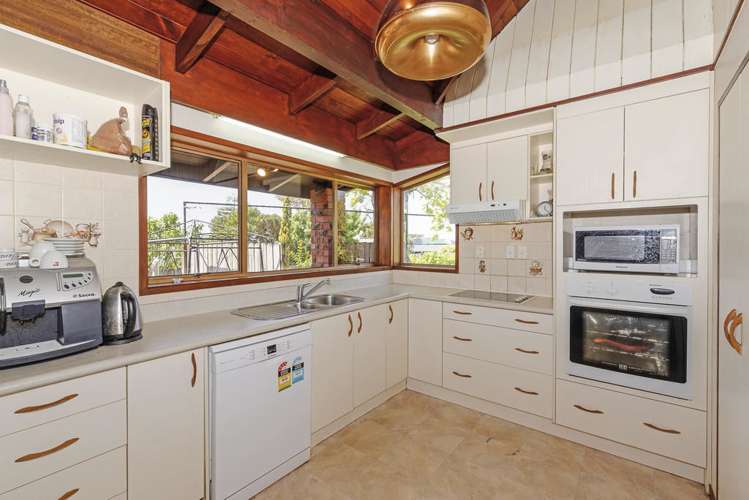 21 Wairata Place Te Atatu South_6