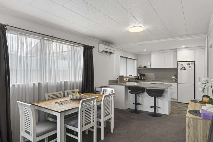 1/6 Hoyle Place Westown_9