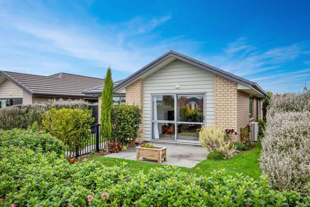 Modern, Light-Filled Living in a Prime Location!