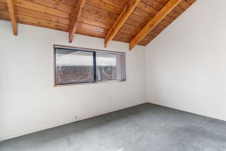 2/6 Eugenia Rise Totara Heights_27