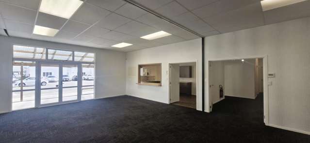 580sqm + ample parking - perfect for your business