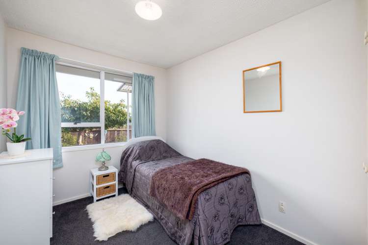 1/4 Leonie Place Aranui_5