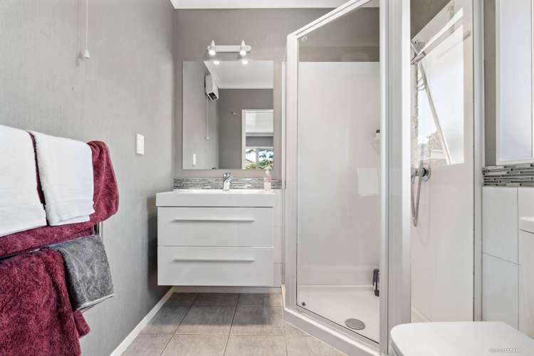 19 Newinn Crescent East Tamaki Heights_17