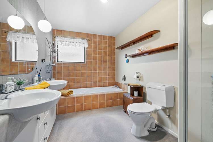 39 Alec Craig Way Gulf Harbour_18