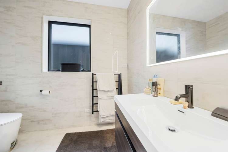 17 Lisnoble Road Flat Bush_19