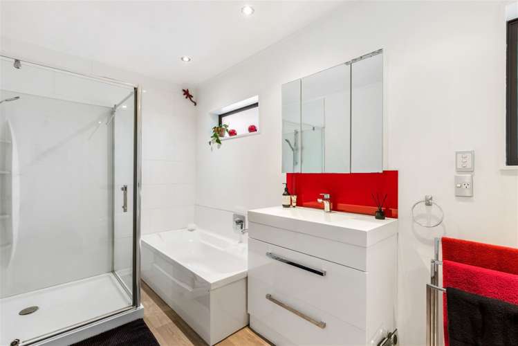 21 Cochrane Avenue Arkles Bay_14