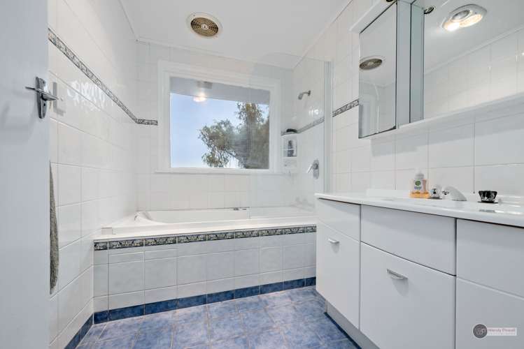 8 Foster Crescent Belmont_12