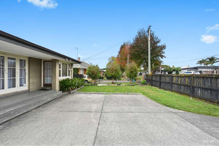 744 River Road Chartwell_12