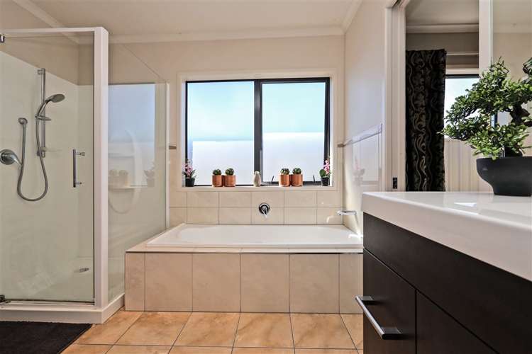 11 Lardon Place Frimley_15