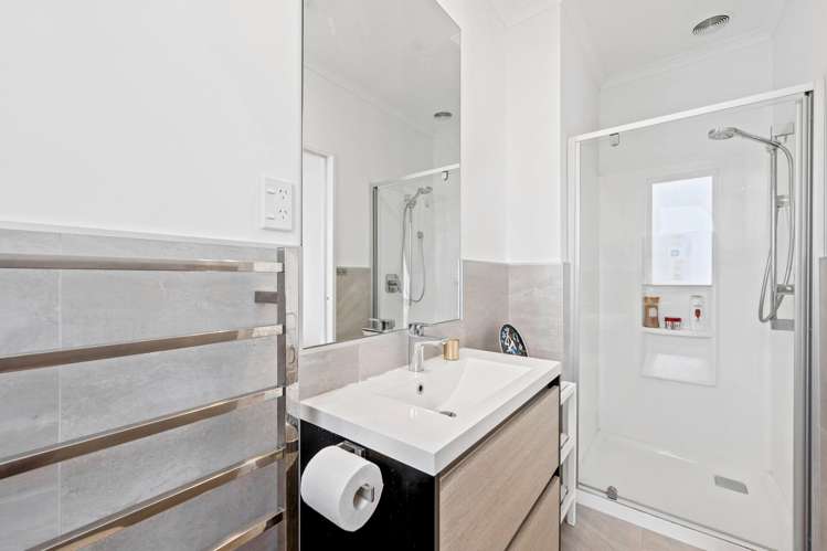 53 Glidepath Road Hobsonville_15