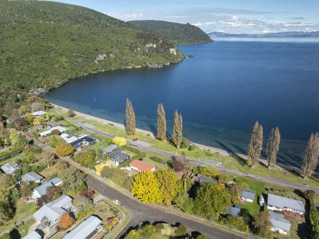 Absolute Waterfront Paradise Awaits...