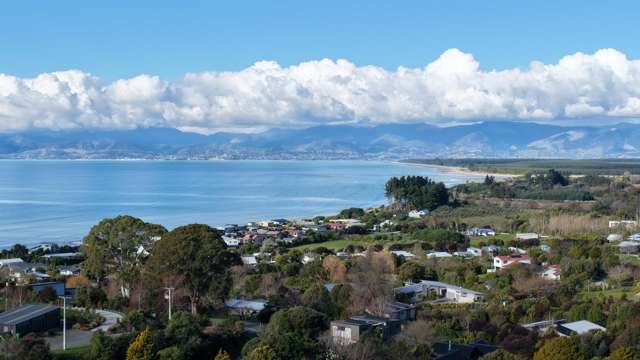 Ruby Bay Lifestyle Home with Sea & Mountain Views