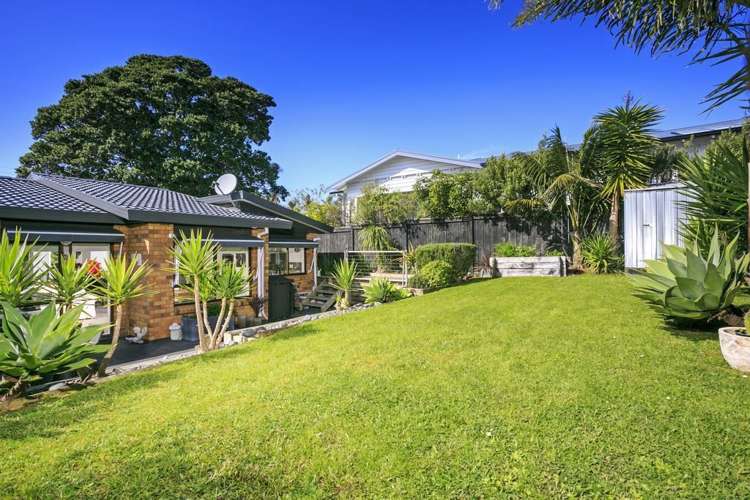 2/7 Seaview Avenue Northcote_21