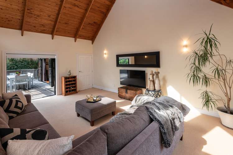 45 Uxbridge Road Mellons Bay_10