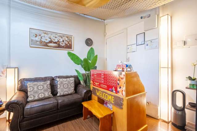 Unit 1R/37 Anzac Avenue City Centre_4
