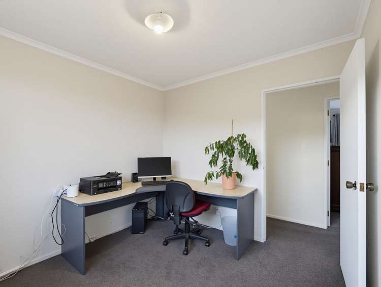 2 Regency Crescent Redwood_15