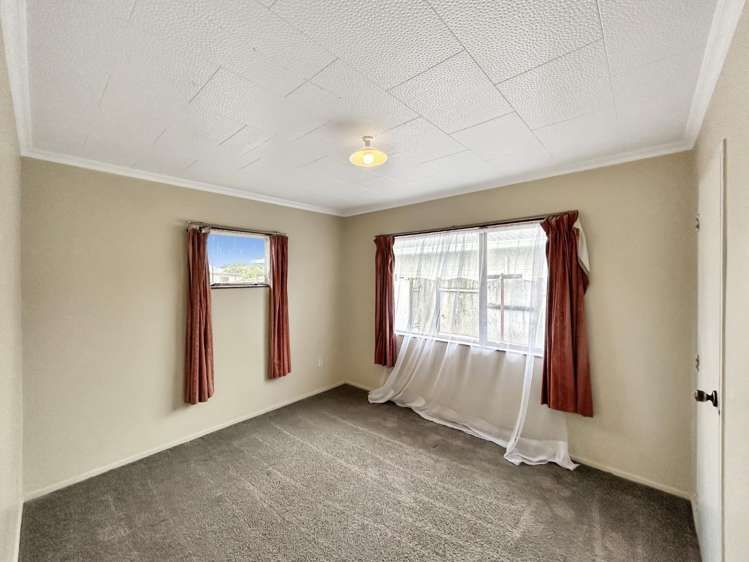 81 Herbert Avenue 10922_6