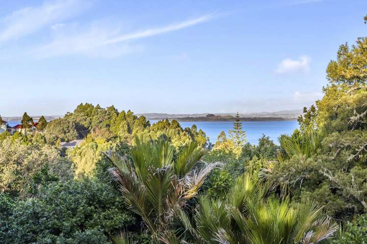 8 Arapito Road Titirangi_16