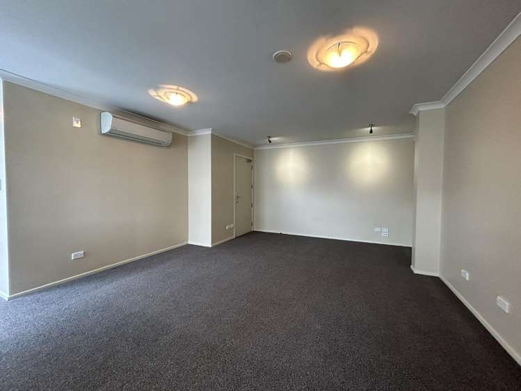 1/15 Roxanne Place 11233_3