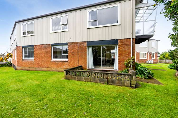 2/53 Young Street New Plymouth Central_16