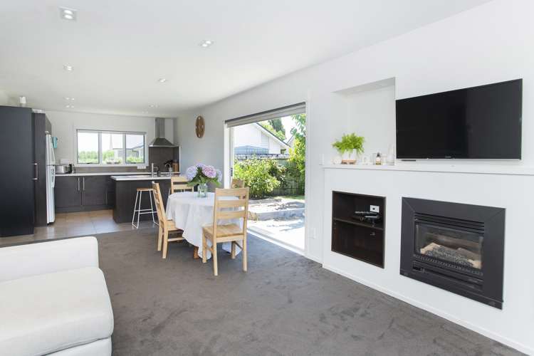 15 Silverstone Place Lytton West_4