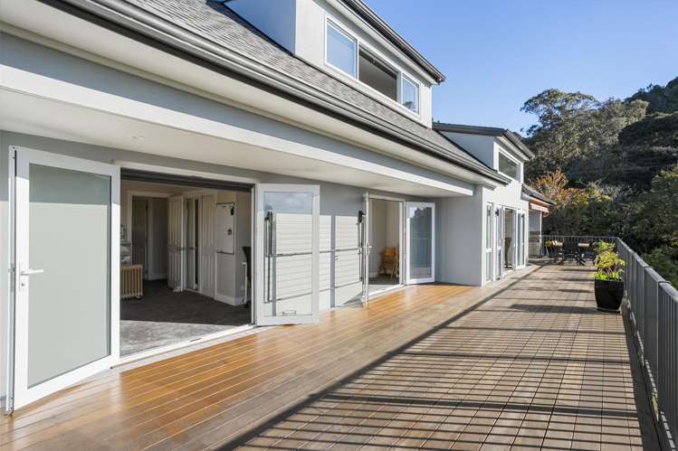 27 Tui Crescent Waiatarua_4