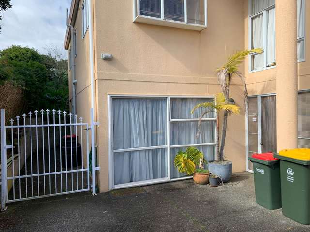 AFFORDABLE MANGERE BRIDGE TWO BEDROOM HOME