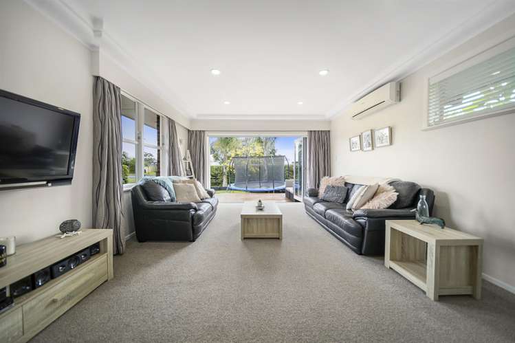 54 Bradbury Road Botany Downs_3