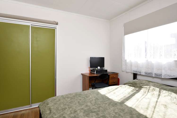 2/11 Manson Avenue Stoke_9