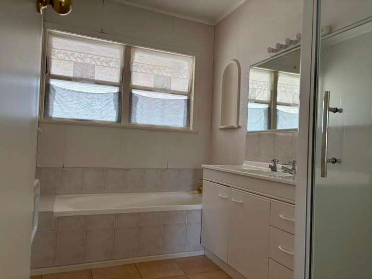 68 Reeves Road Pakuranga Heights_3