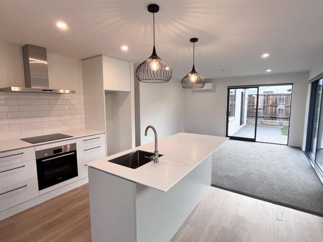 4 Accadia Drive 11103_2