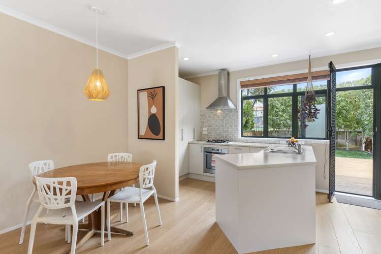 74/1 Ambrico Place New Lynn_3