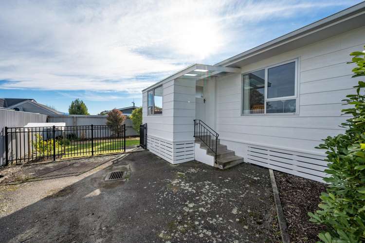 2/4 Challies Way Richmond_2