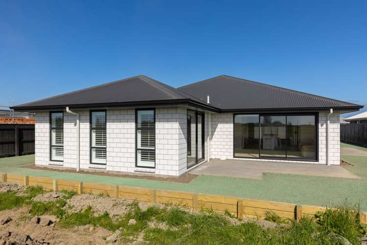 8 Whitehall Drive Springlands_24