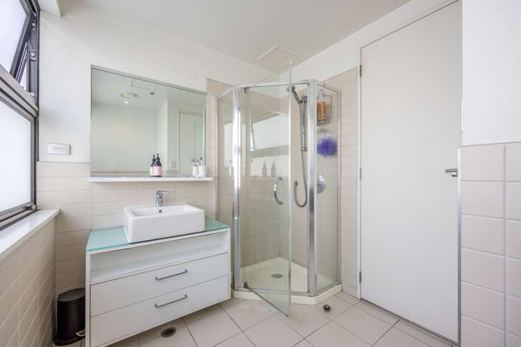 601/18 Beach Road Auckland Central_13