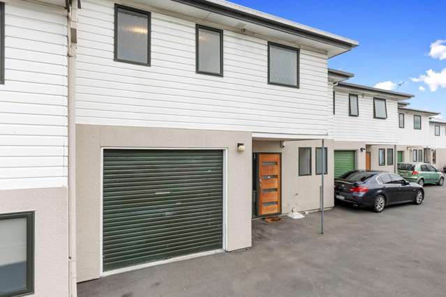SYDENHAM - THREE BEDROOM TOWNHOUSE WITH SINGLE GARAGE