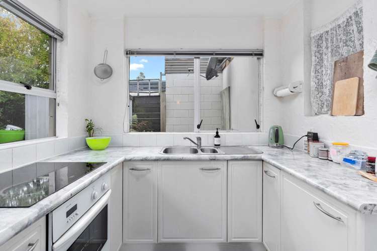 2/2 Bruce Road Glenfield_5