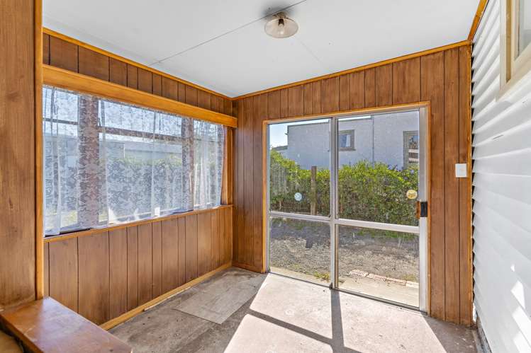 412 High Street South Carterton_13