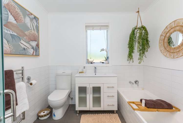 9 Lyttle Way Featherston_12